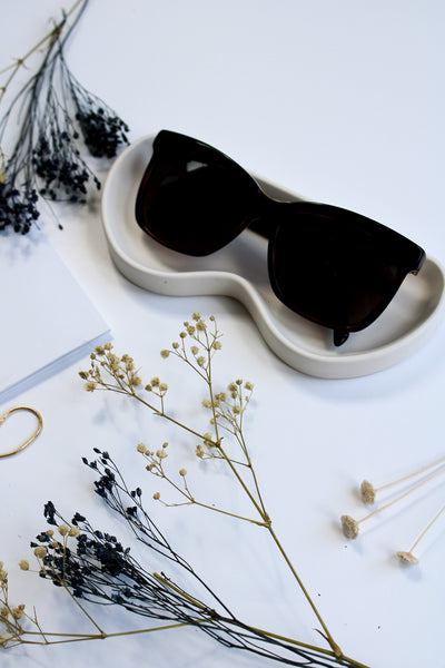 White minimalist sunglasses holder tray – rounded edge