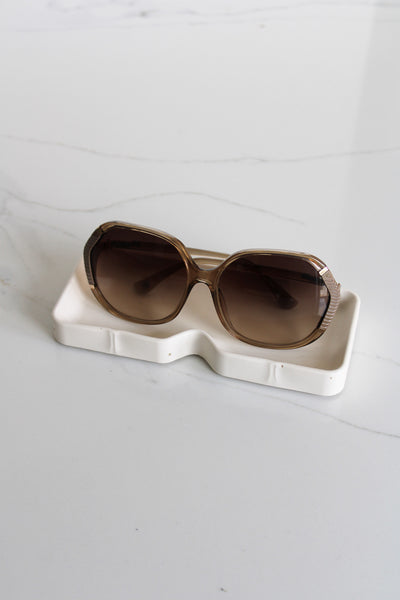 Neutral square sunglasses tray for glasses storage – white stone effect

