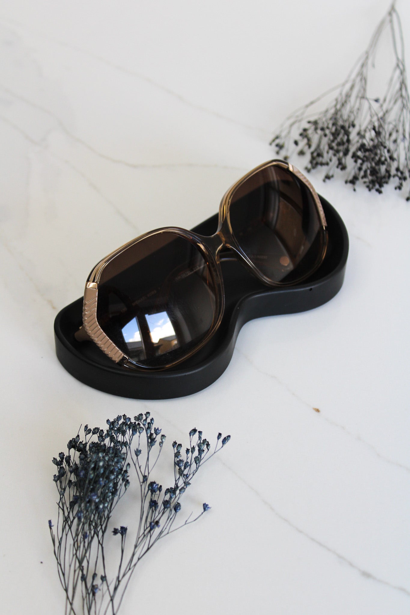 Modern eyewear tray for dresser or entryway – black