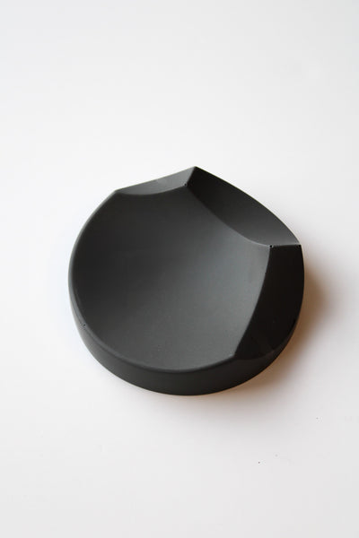 Small geometric storage bowl—ideal for organizing rings, earrings, coins, or desk accessories.