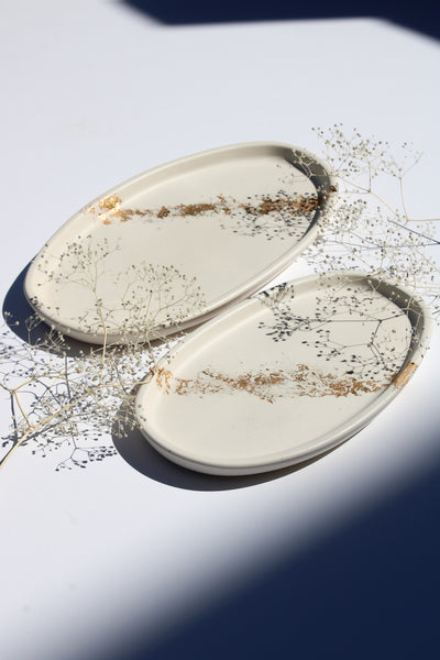  2 White and gold irregular oval tray with a modern design—handmade decorative serving tray for jewellery, candles, keys, or vanity decor.