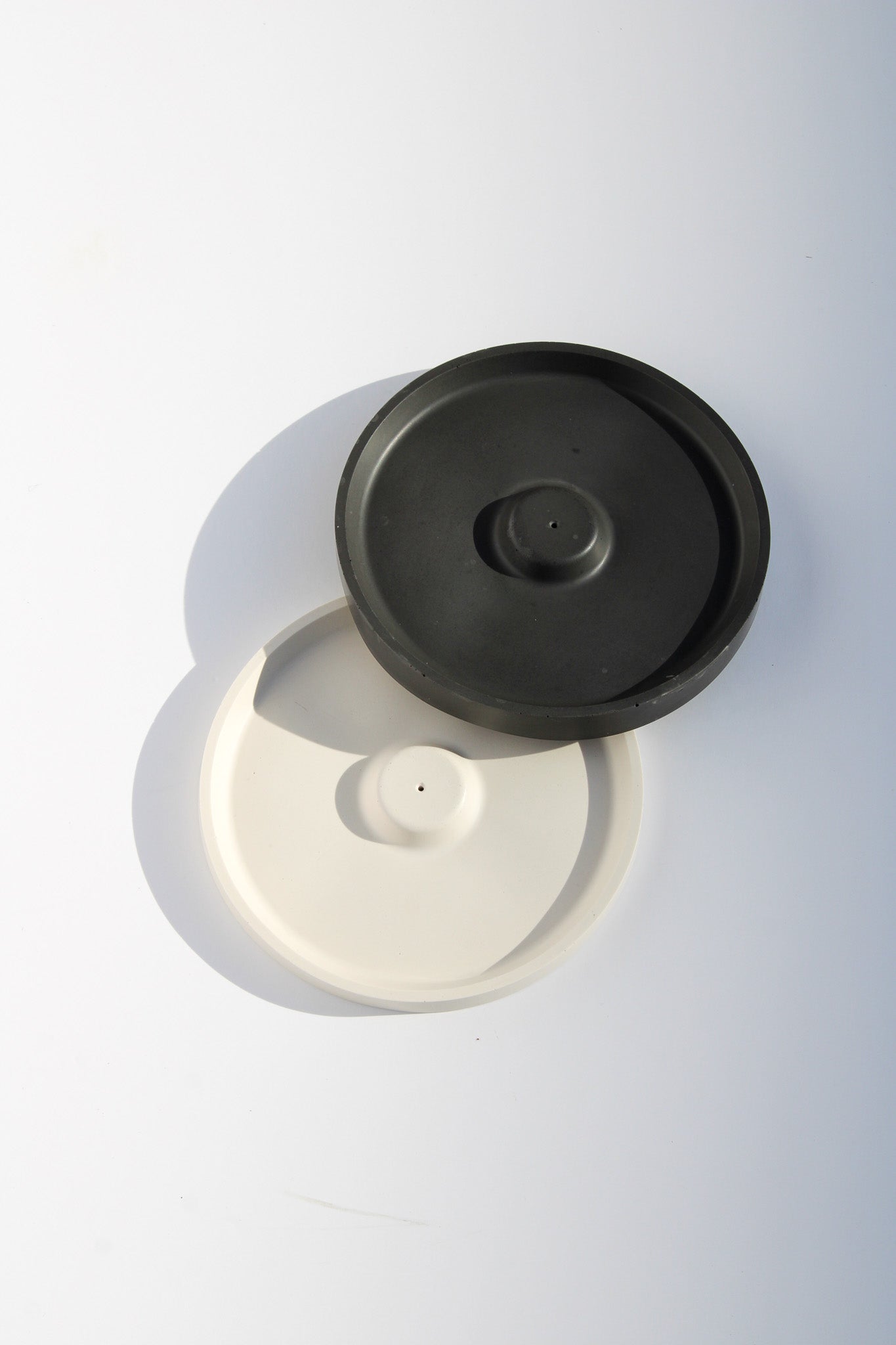 Round incense holder with minimalist design—ideal for burning incense sticks in modern or zen-inspired interiors.