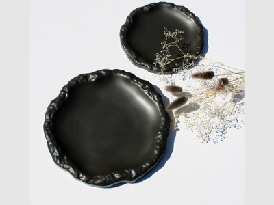 Rock-effect round tray with natural stone texture—modern decorative tray for coffee tables, entryways, or living room accents.