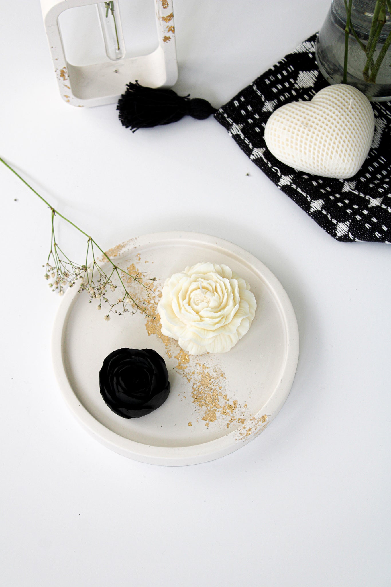White and Gold Tray | Medium Round Tray