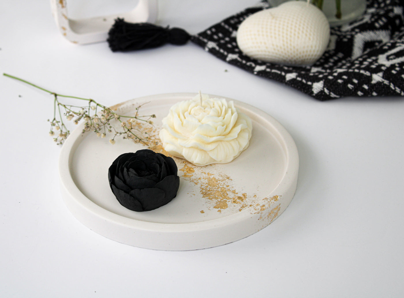 White and Gold Tray | Medium Round Tray