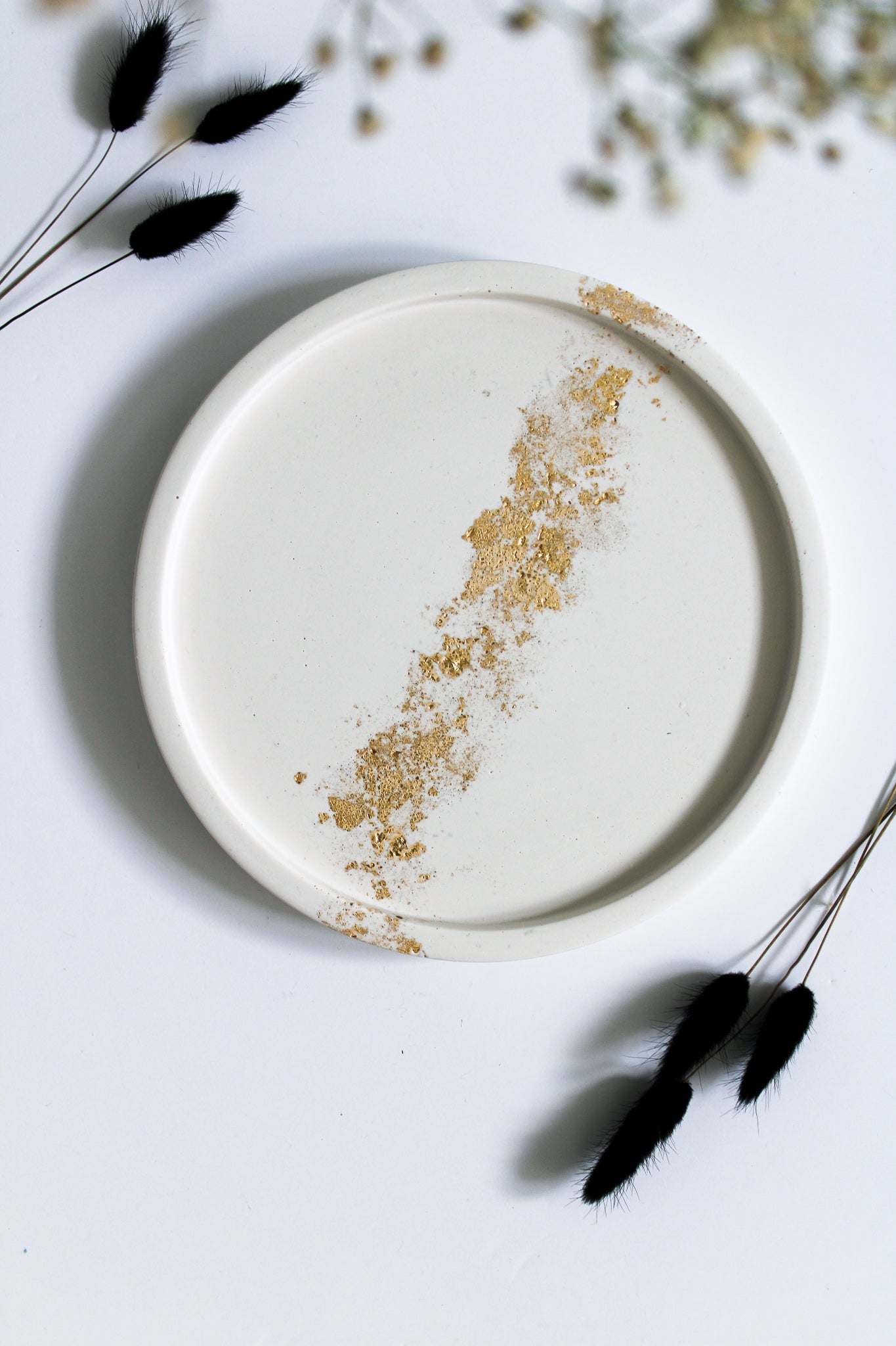 White and Gold Tray | Medium Round Tray